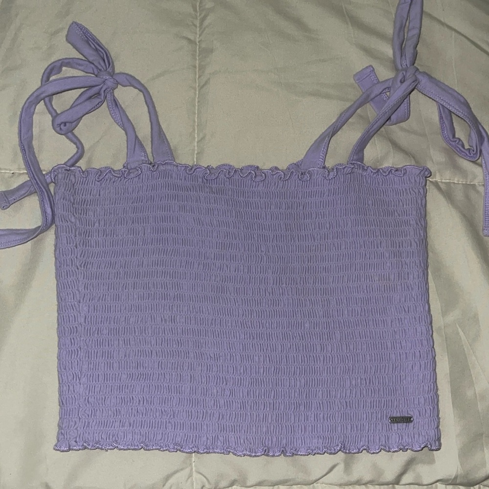 New condition hollister crop top. Lavender. Cute summer top.
